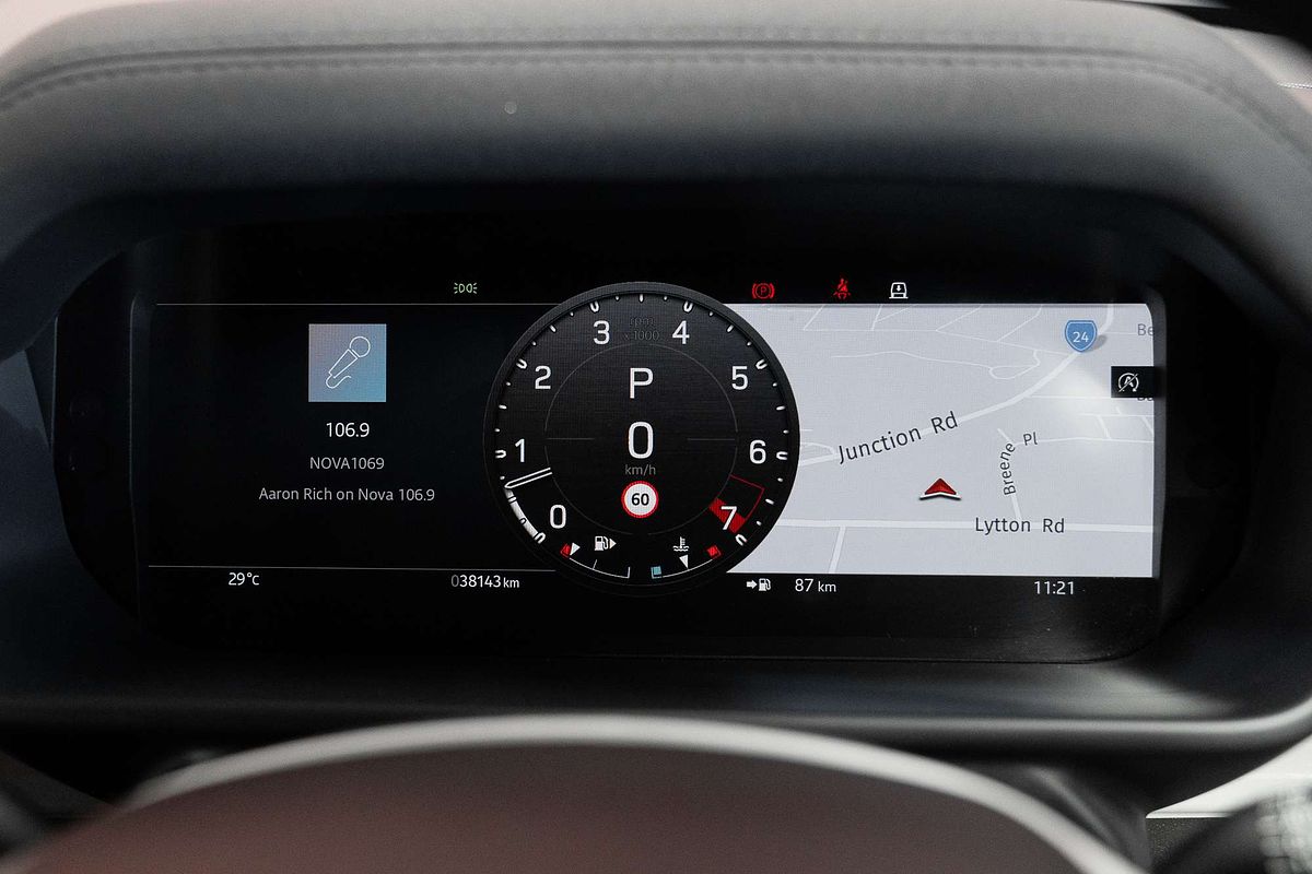 2023 Land Rover Defender 110 P400 SE L663