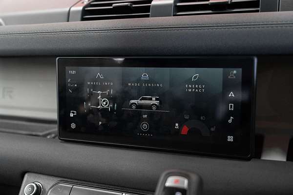 2023 Land Rover Defender 110 P400 SE L663