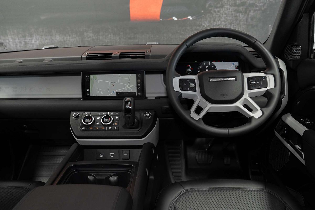 2023 Land Rover Defender 110 P400 SE L663