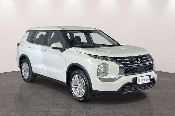 2023 Mitsubishi Outlander ES ZM