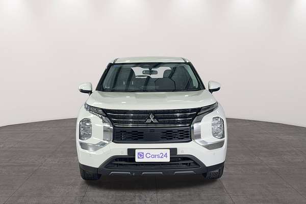 2023 Mitsubishi Outlander ES ZM