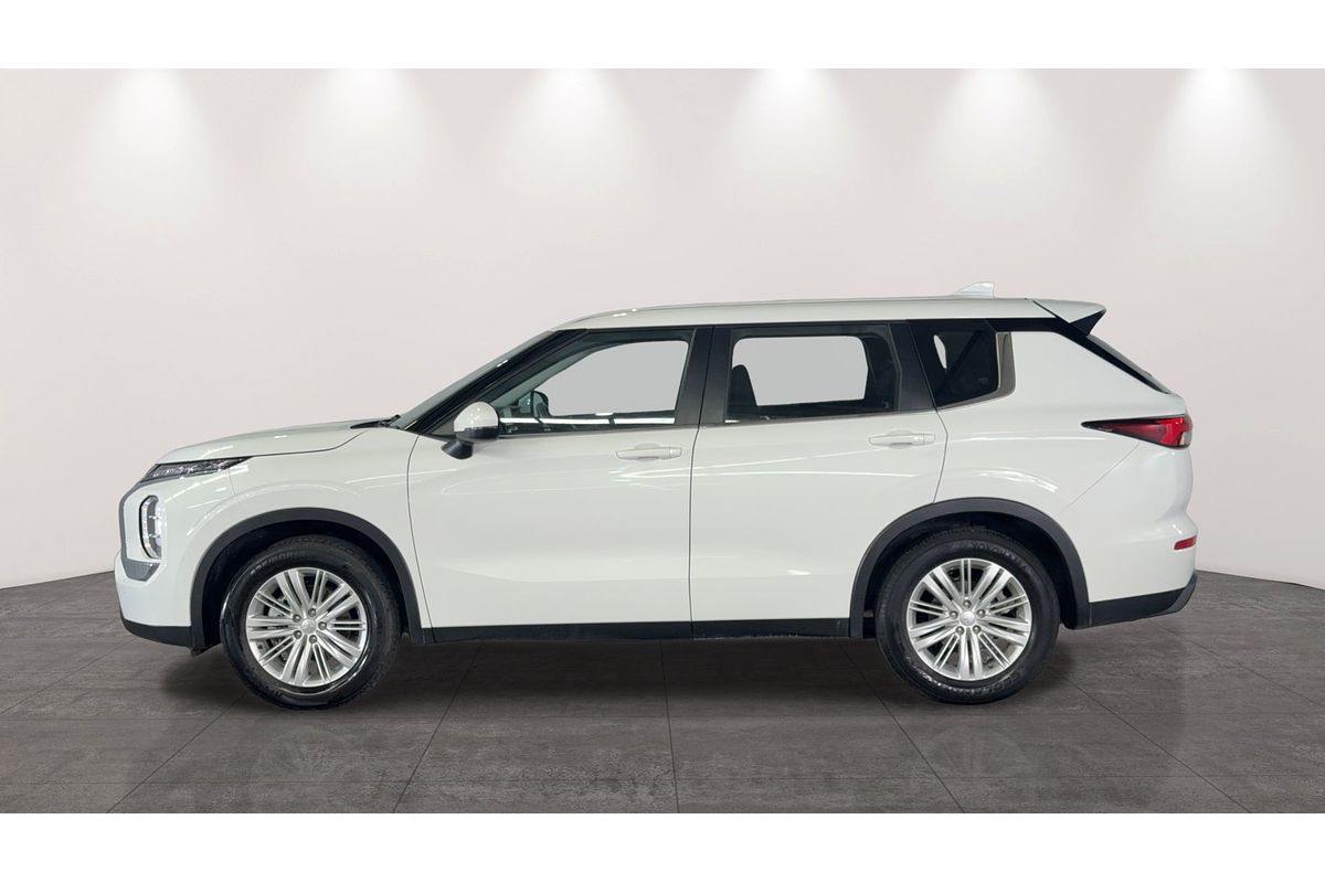 2023 Mitsubishi Outlander ES ZM