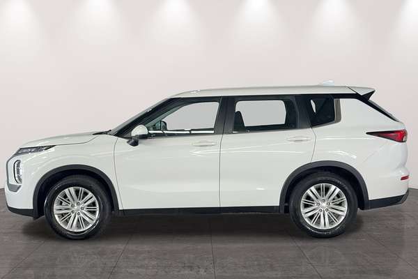 2023 Mitsubishi Outlander ES ZM