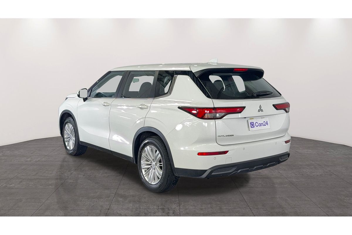 2023 Mitsubishi Outlander ES ZM