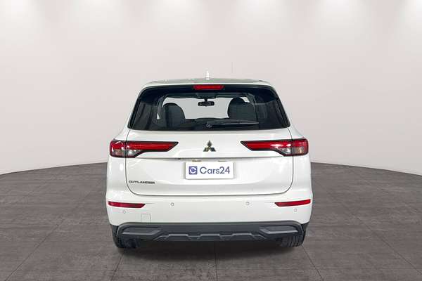 2023 Mitsubishi Outlander ES ZM