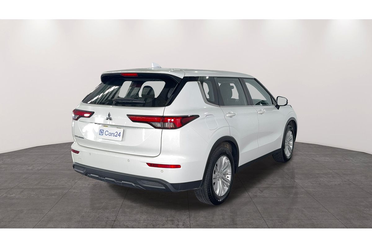 2023 Mitsubishi Outlander ES ZM