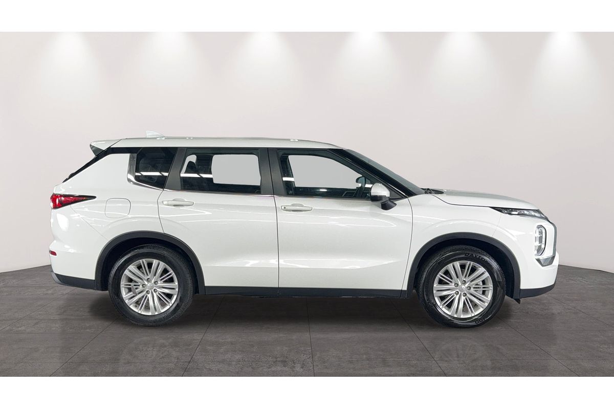 2023 Mitsubishi Outlander ES ZM