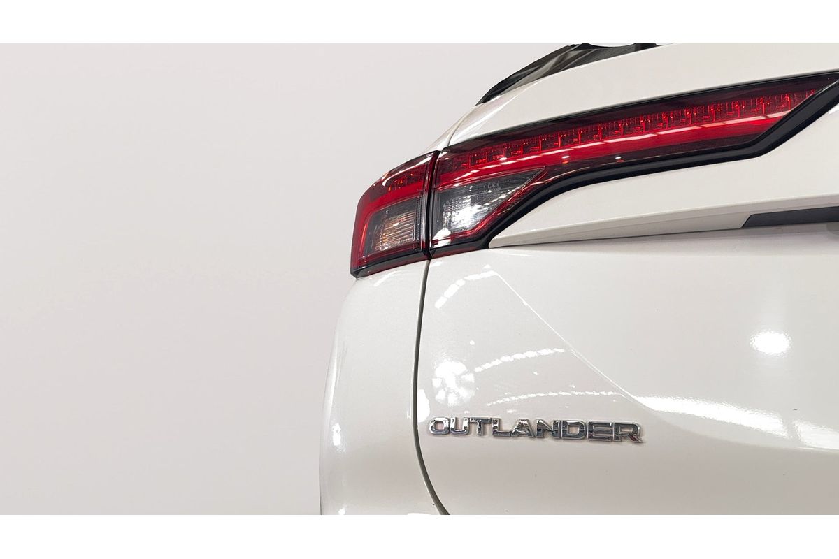 2023 Mitsubishi Outlander ES ZM