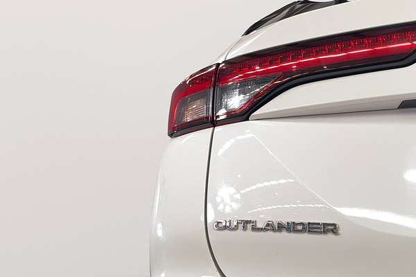 2023 Mitsubishi Outlander ES ZM