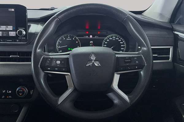 2023 Mitsubishi Outlander ES ZM
