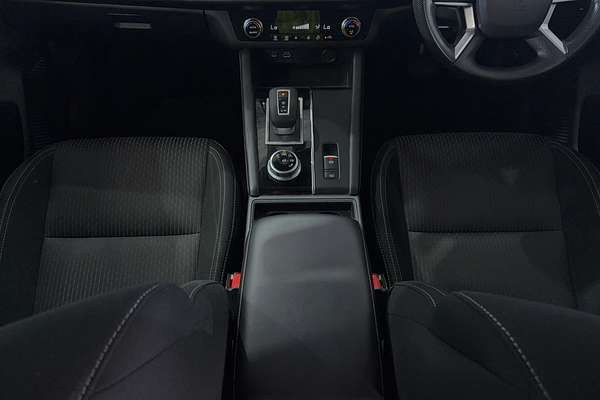 2023 Mitsubishi Outlander ES ZM