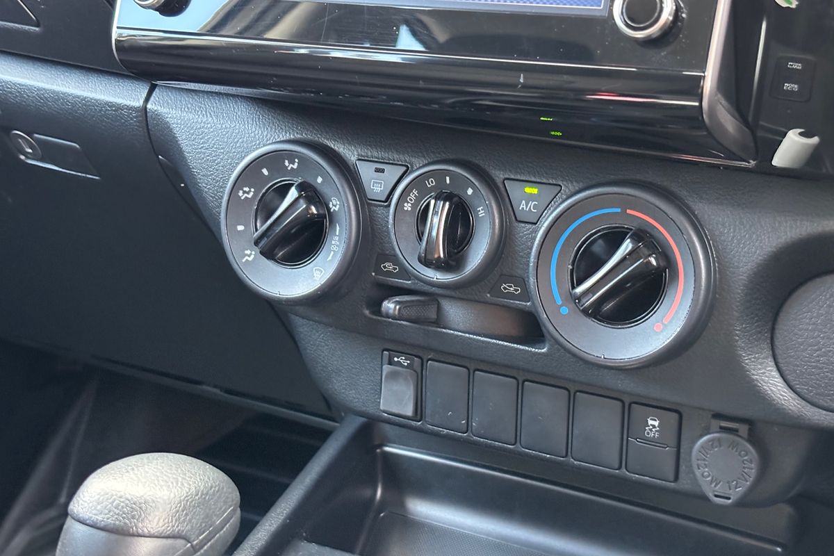 2021 Toyota Hilux Hilux 4x2 SR 2.8L T Diesel Automatic Double Cab