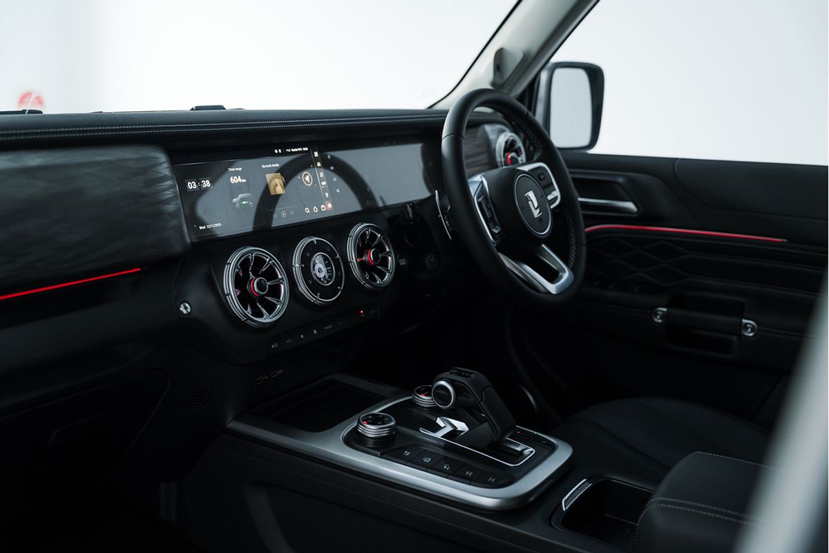 2025 GWM Tank 300 Ultra Hybrid P01