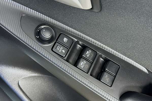 2025 Mazda 2 G15 PURE SP 200S