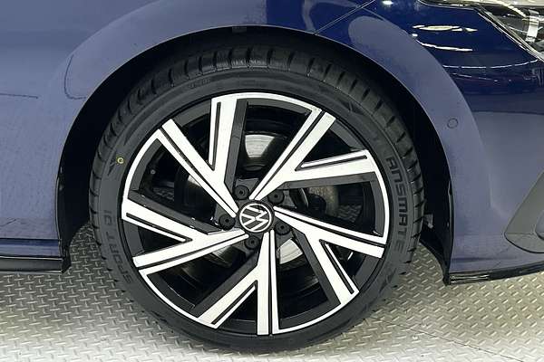 2022 Volkswagen Golf 110TSI R-Line 8