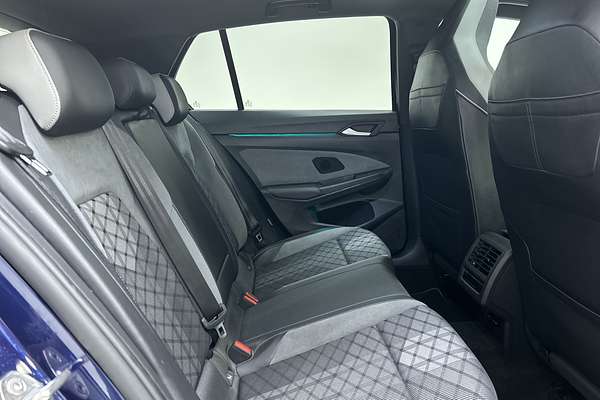 2022 Volkswagen Golf 110TSI R-Line 8