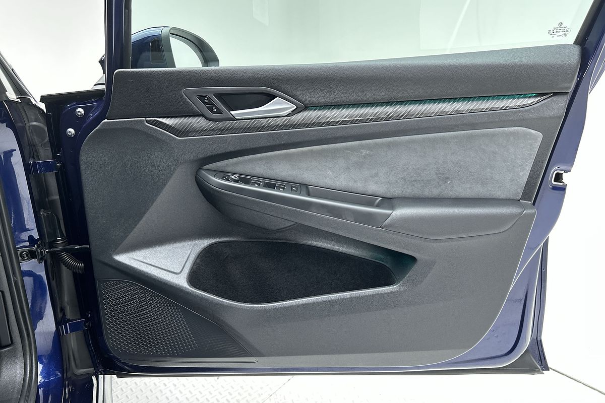 2022 Volkswagen Golf 110TSI R-Line 8