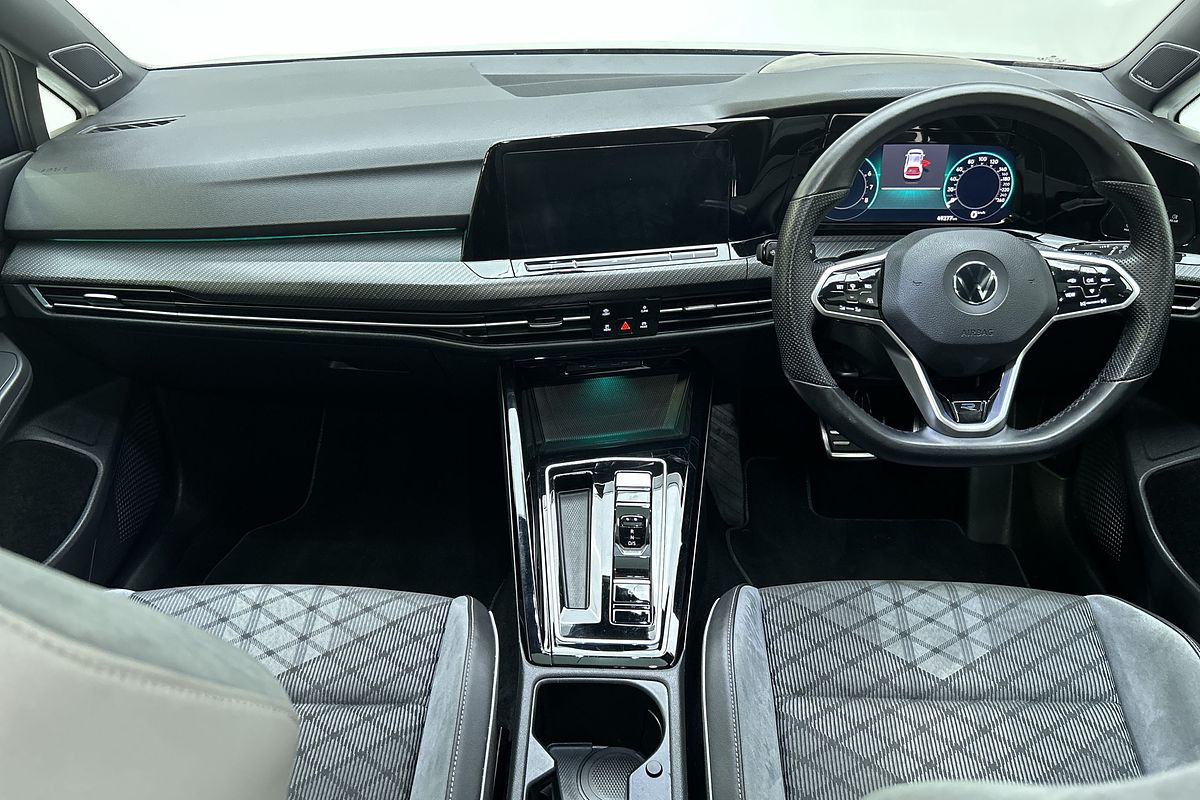 2022 Volkswagen Golf 110TSI R-Line 8