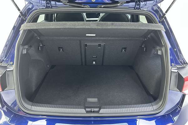 2022 Volkswagen Golf 110TSI R-Line 8