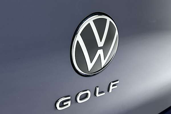 2022 Volkswagen Golf 110TSI R-Line 8