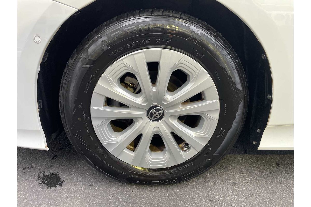 2022 Toyota Prius LE