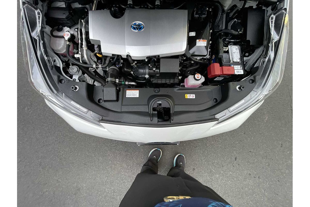 2022 Toyota Prius LE