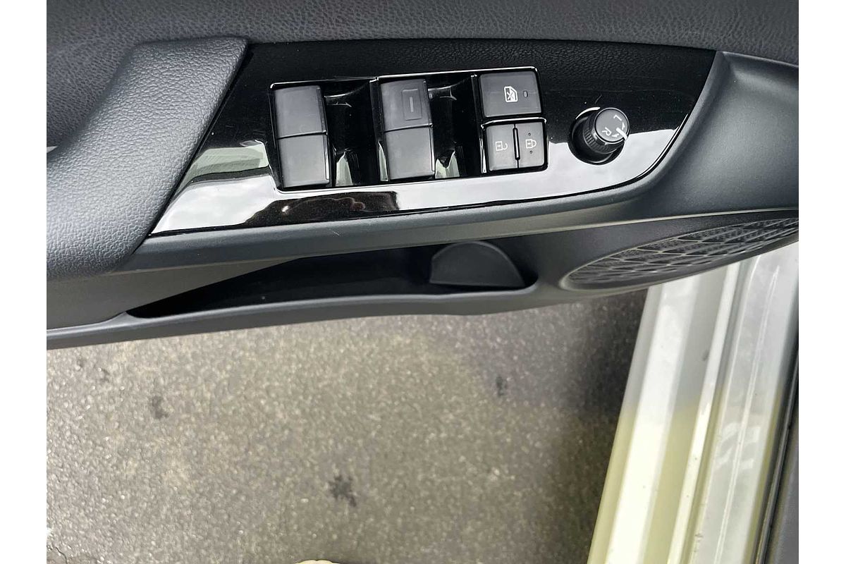 2022 Toyota Prius LE