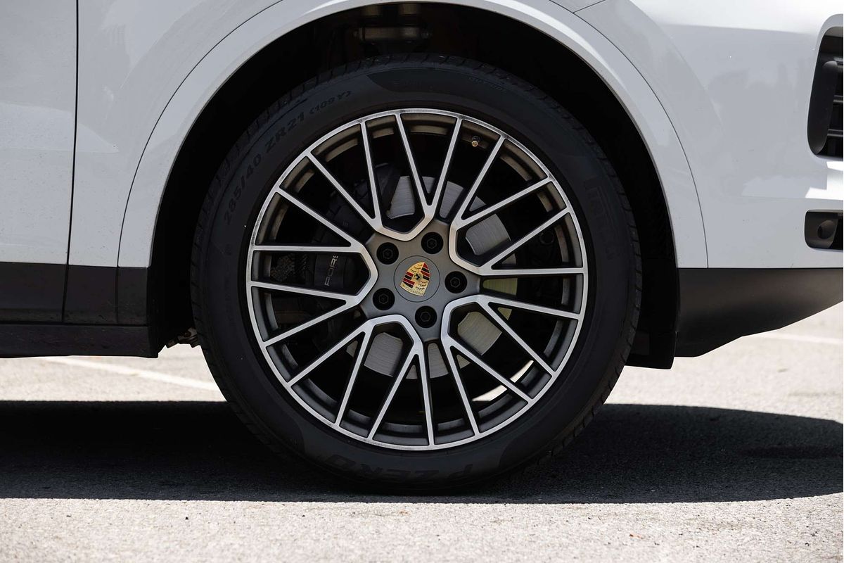 2022 Porsche Cayenne Platinum Edition 9YB