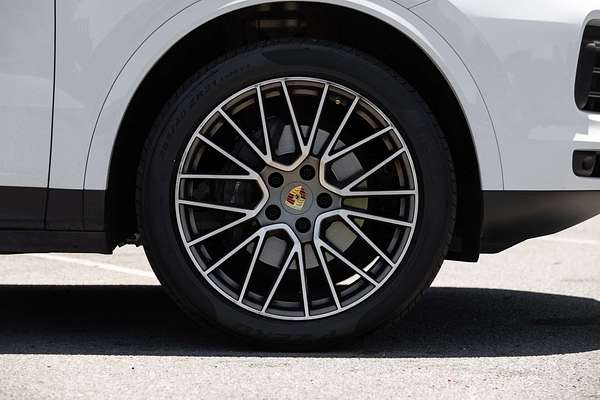 2022 Porsche Cayenne Platinum Edition 9YB