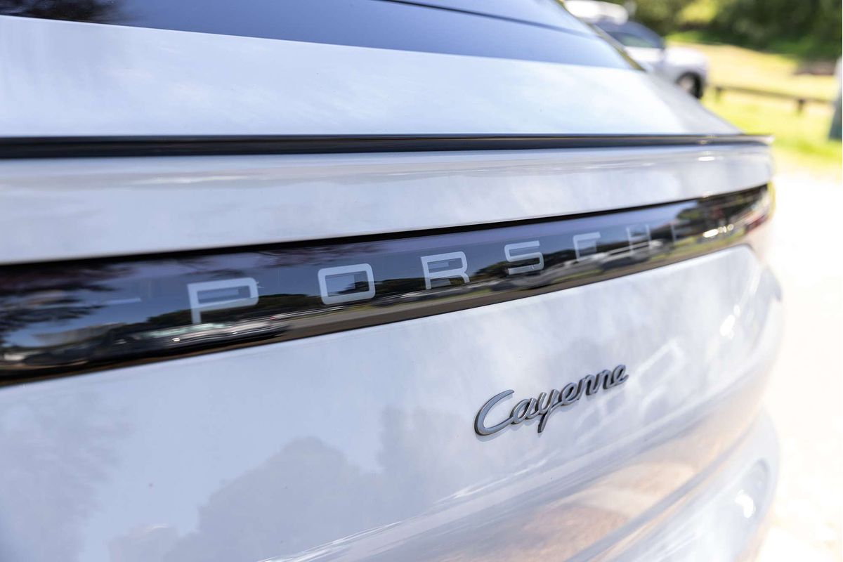 2022 Porsche Cayenne Platinum Edition 9YB