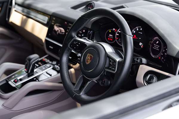 2022 Porsche Cayenne Platinum Edition 9YB