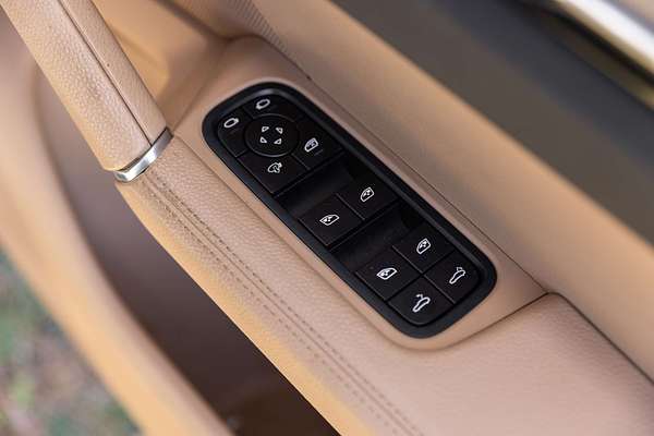 2022 Porsche Cayenne Platinum Edition 9YB