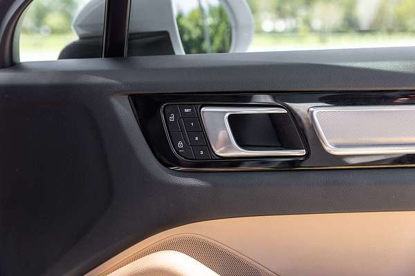 2022 Porsche Cayenne Platinum Edition 9YB