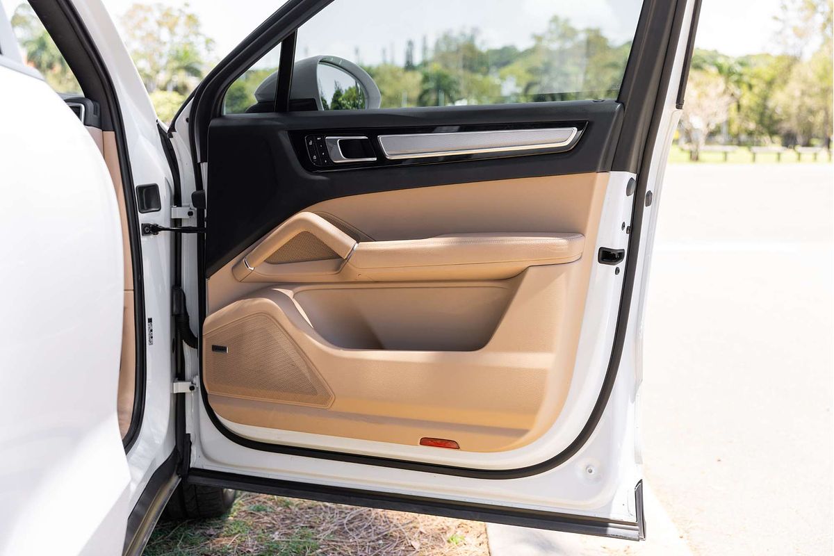 2022 Porsche Cayenne Platinum Edition 9YB