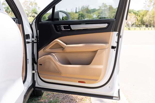 2022 Porsche Cayenne Platinum Edition 9YB