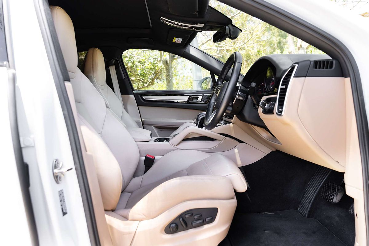 2022 Porsche Cayenne Platinum Edition 9YB