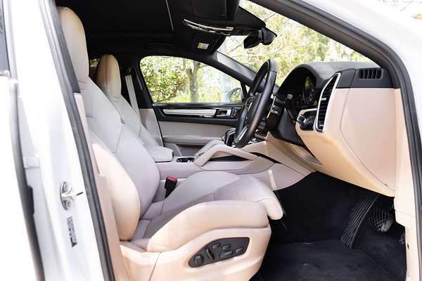 2022 Porsche Cayenne Platinum Edition 9YB