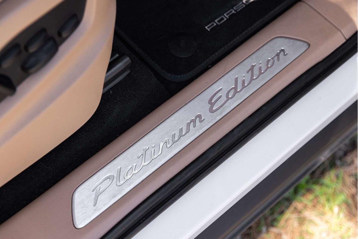 2022 Porsche Cayenne Platinum Edition 9YB