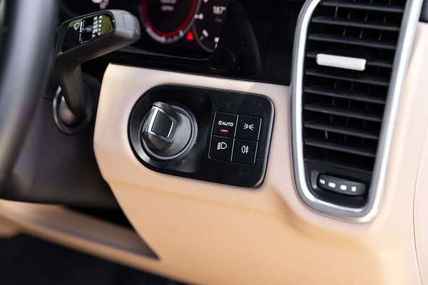 2022 Porsche Cayenne Platinum Edition 9YB