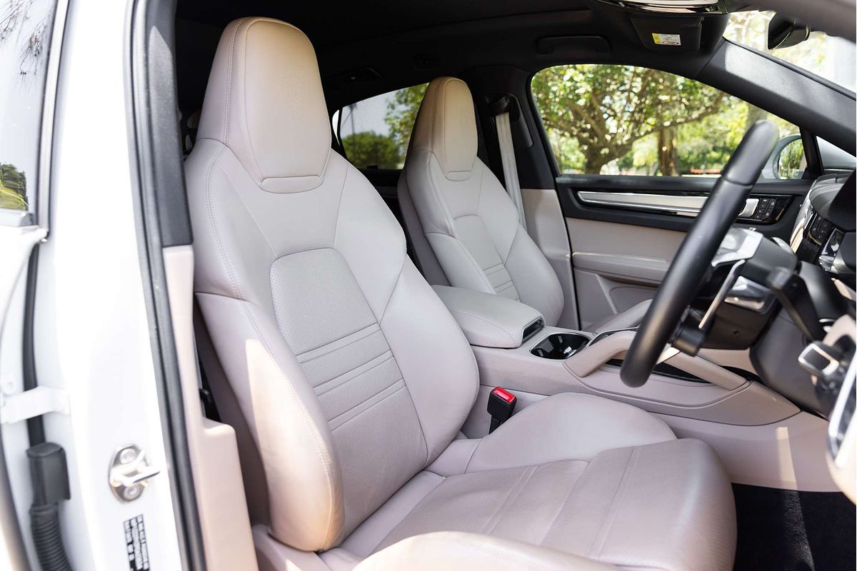 2022 Porsche Cayenne Platinum Edition 9YB