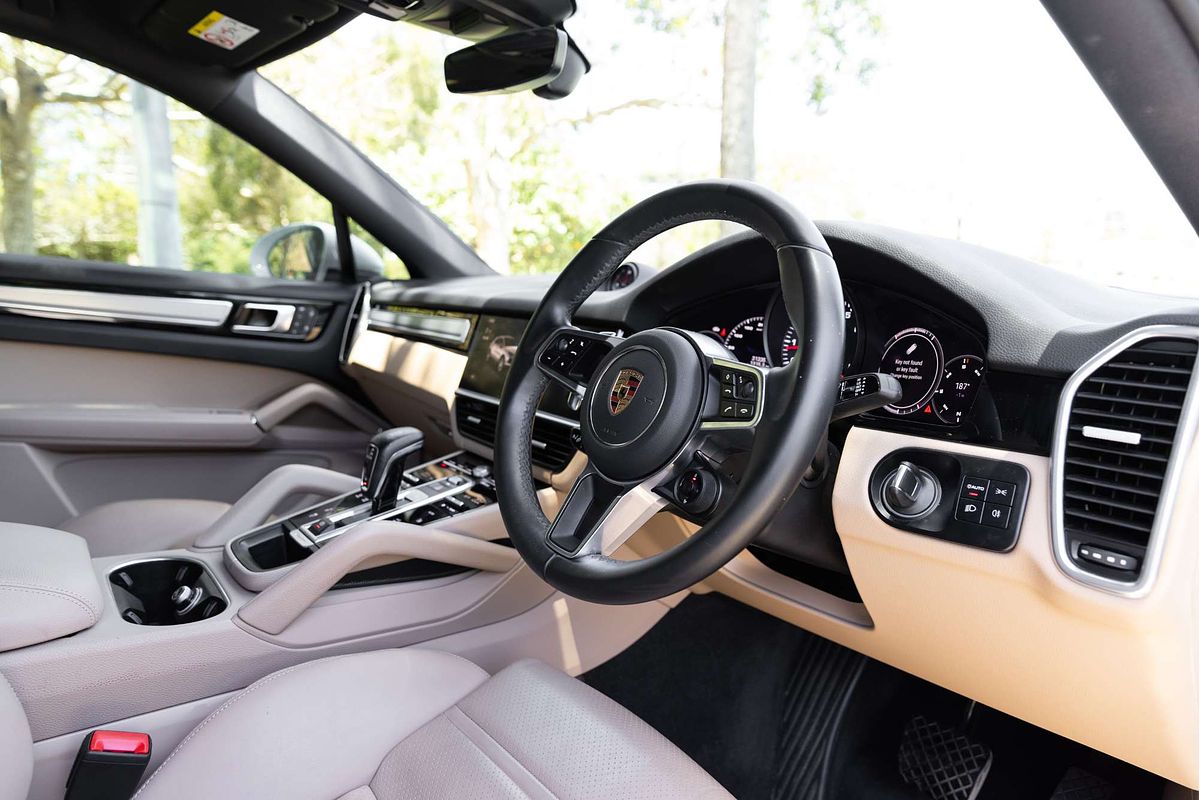 2022 Porsche Cayenne Platinum Edition 9YB