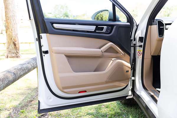 2022 Porsche Cayenne Platinum Edition 9YB