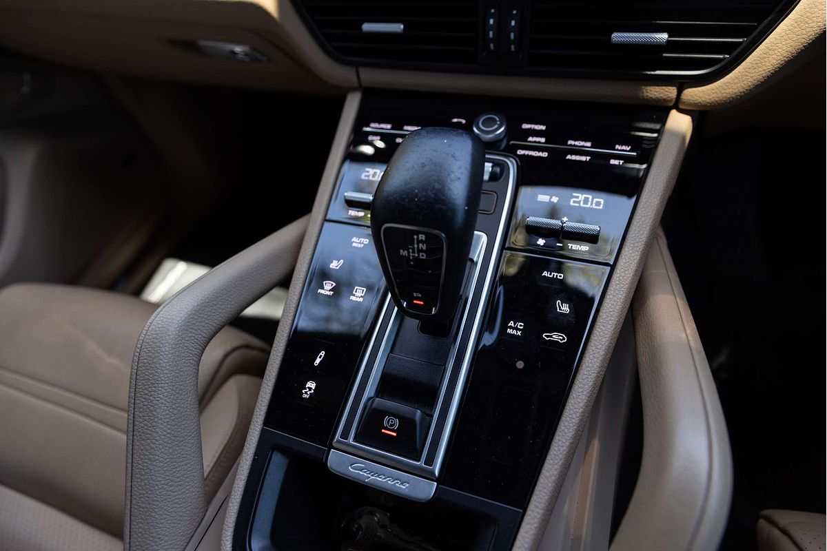 2022 Porsche Cayenne Platinum Edition 9YB