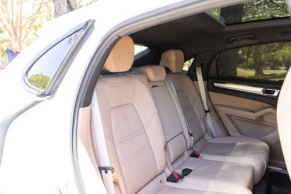 2022 Porsche Cayenne Platinum Edition 9YB