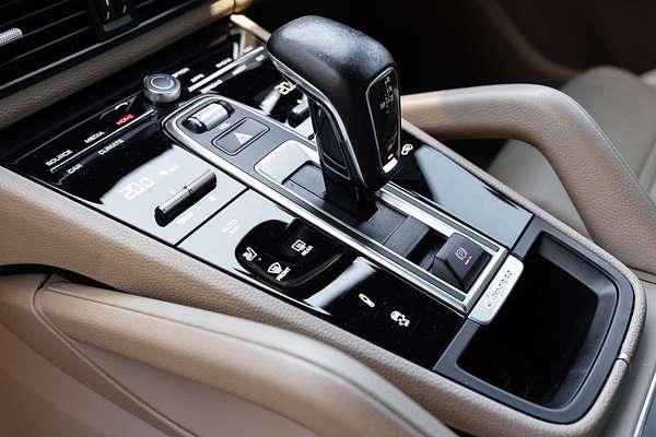 2022 Porsche Cayenne Platinum Edition 9YB