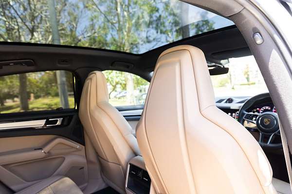 2022 Porsche Cayenne Platinum Edition 9YB