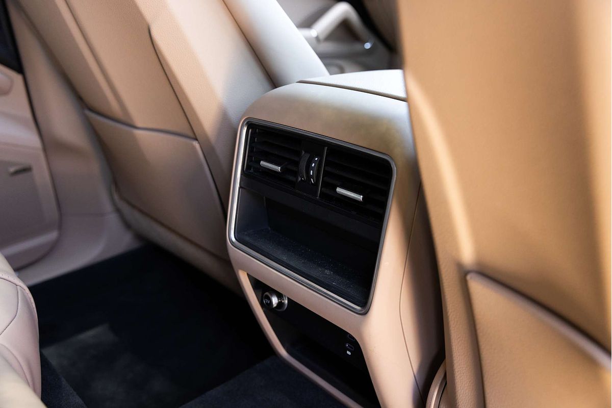 2022 Porsche Cayenne Platinum Edition 9YB