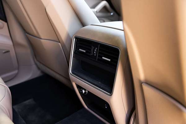 2022 Porsche Cayenne Platinum Edition 9YB