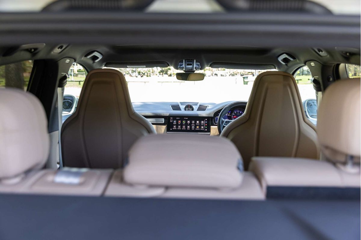 2022 Porsche Cayenne Platinum Edition 9YB