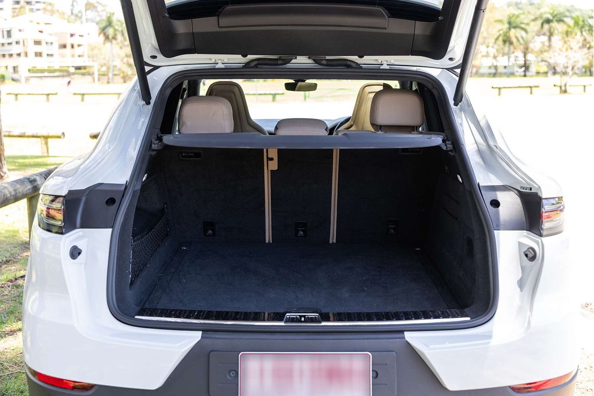 2022 Porsche Cayenne Platinum Edition 9YB